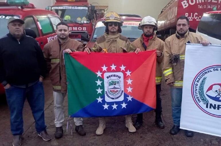 Grupo de rescatistas que viajó a la ciudad de Caxías do Sul, Brasil.