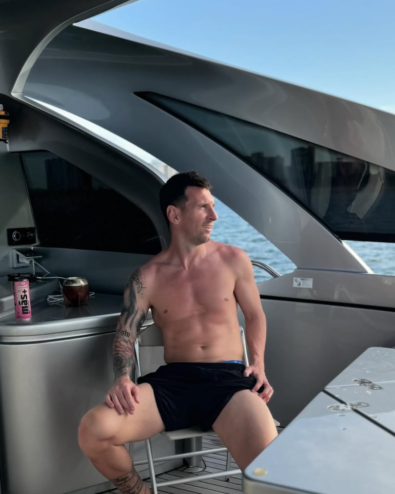 Relajadísimo, Messi en su yate paseando por las costas de Miami. (Instagram/Leo Messi)