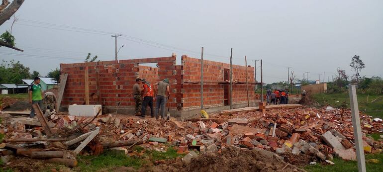 Esta fachada de la casa en construcción corresponde a los padres de la niña fallecida durante el tornado.