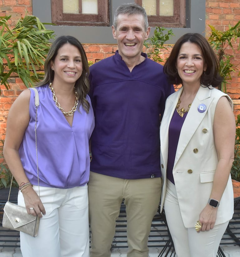 Gabriela Torreani, Alberto Marinoni y Mariela de Barros.