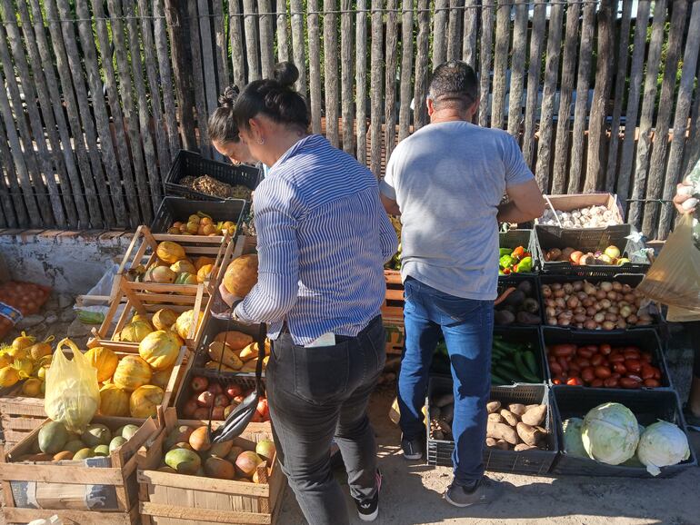 Los precios de las verduras y frutas se duplicaron en esta comunidad.