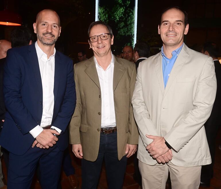 Javier Díaz De Bedoya, Nery Aguirre y Arsenio Vasconcellos.