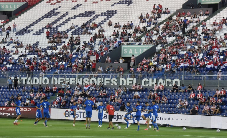 Unas 4.700 almas asistieron en el primer partido en modo covid de las eliminatorias Qatar 2022 con la Albirroja de local en el estadio Defensores del Chaco.