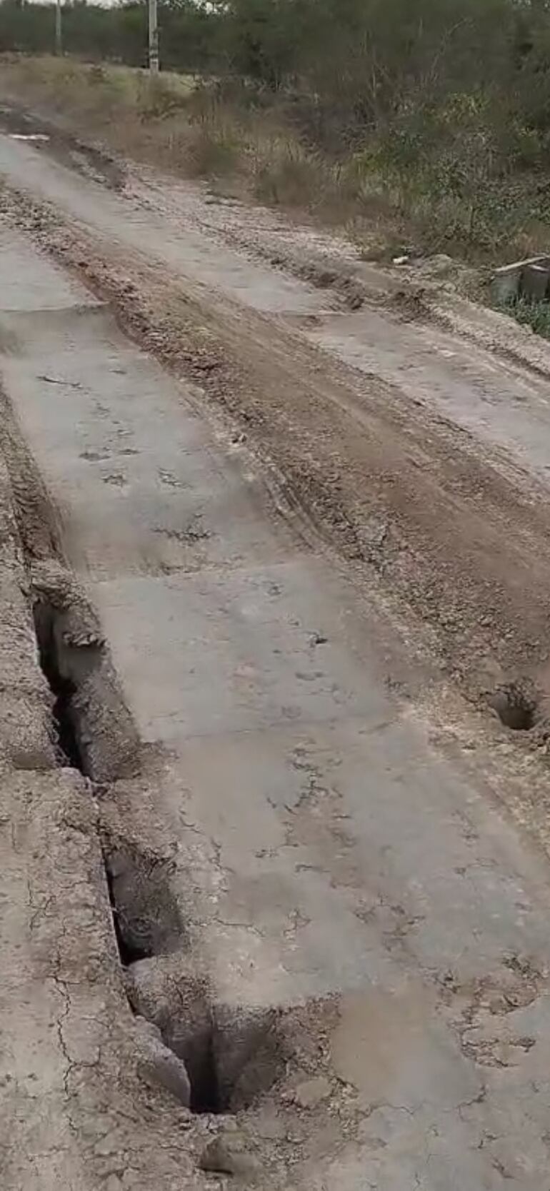 Asi se encuentra el puente en la zona conocida como Piracicada en el camino a Bahía Negra.