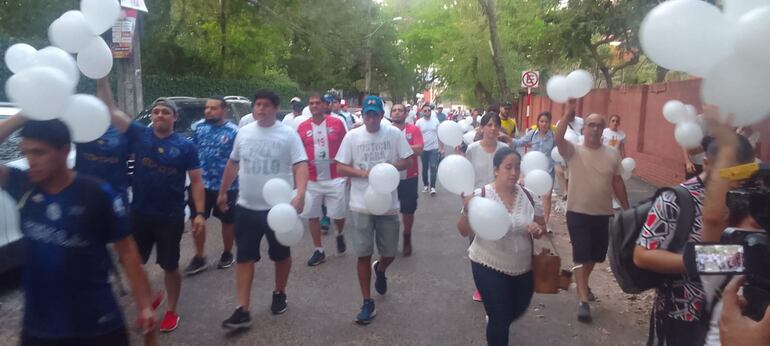 Exalumnos del Colegio Técnico Nacional marcharon este sábado para exigir justicia para Rolo.