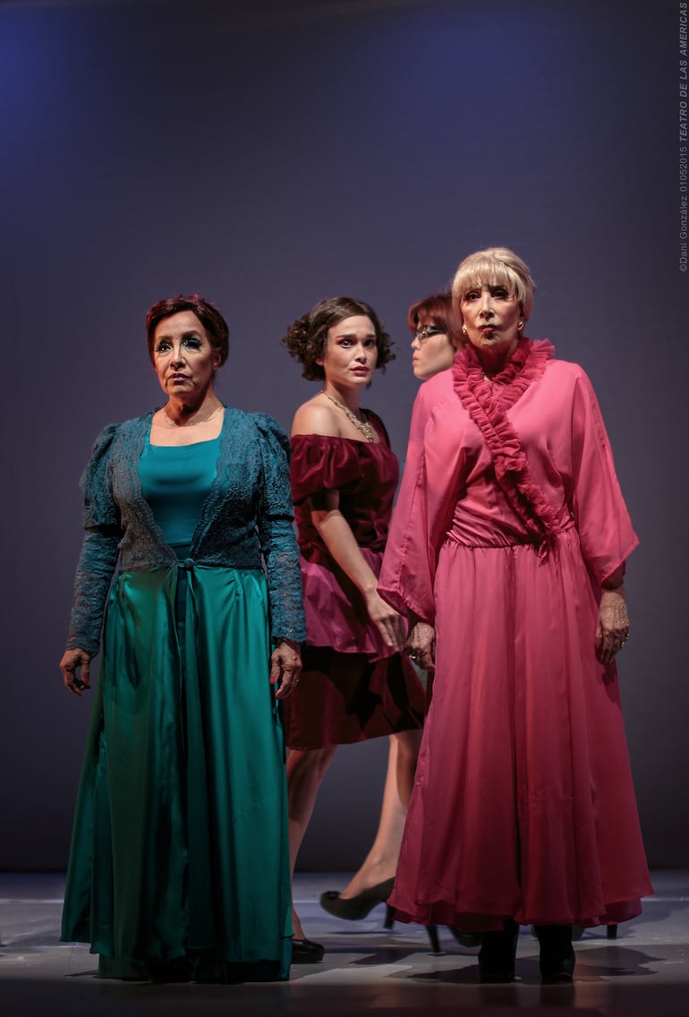 Margarita Irún, Lali González, Mara Portillo y Myriam Sienra en "Las viudas".