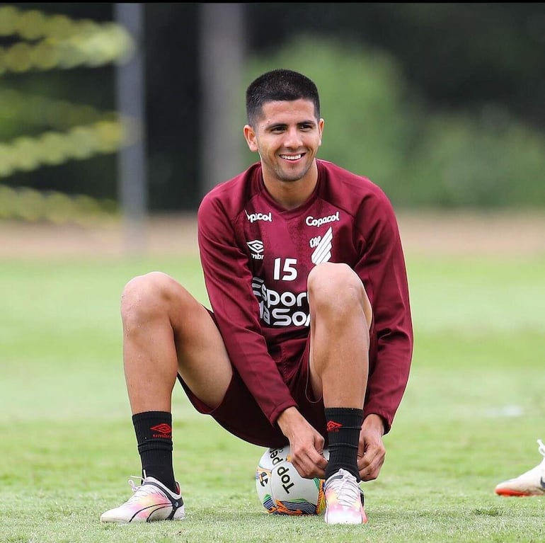 Mateo Gamarra González (23 años), zaguero compatriota de Athletico Paranaense.