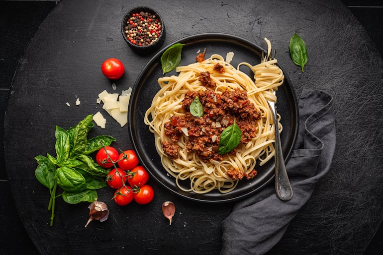 Pastas con salsa boloñesa.