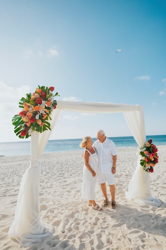 En Aruba se celebra el encuentro de renovación de votos matrimoniales más grande del Caribe.