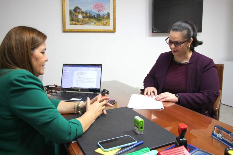 La Abg. Nancy María Diana Amarilla Guirland, hermana del senador liberocartista Dionisio Amarilla, se presentó para el concurso de defensor general.