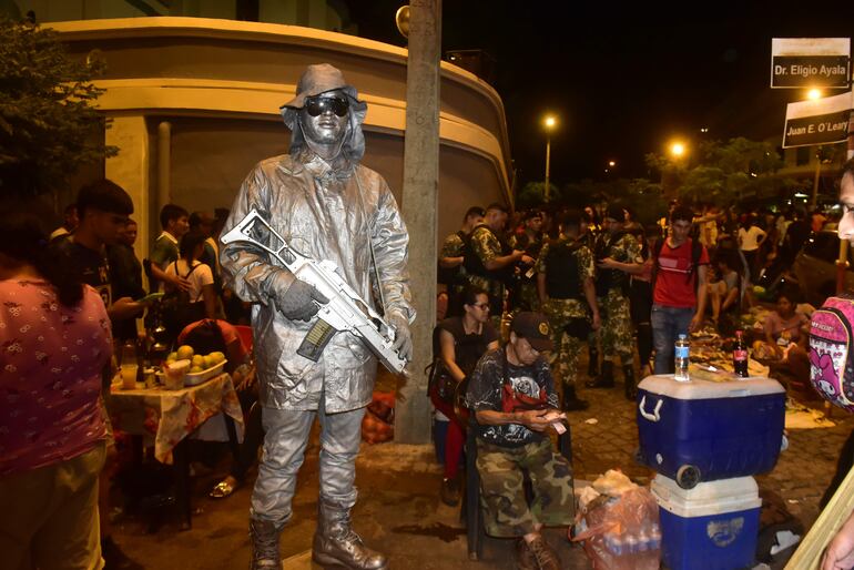 El soldado de plata que llegó desde Capiatá. 