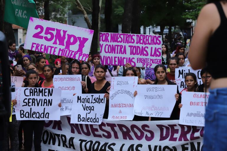 Marcha del 25N en Asunción.