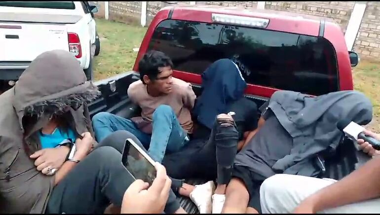 Los cuatro detenidos por el asalto a una joven en el parque Carlos A. López de Sajonia.