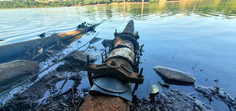 Las cañerías de bombero de agua son añejos y están deteriorados. 