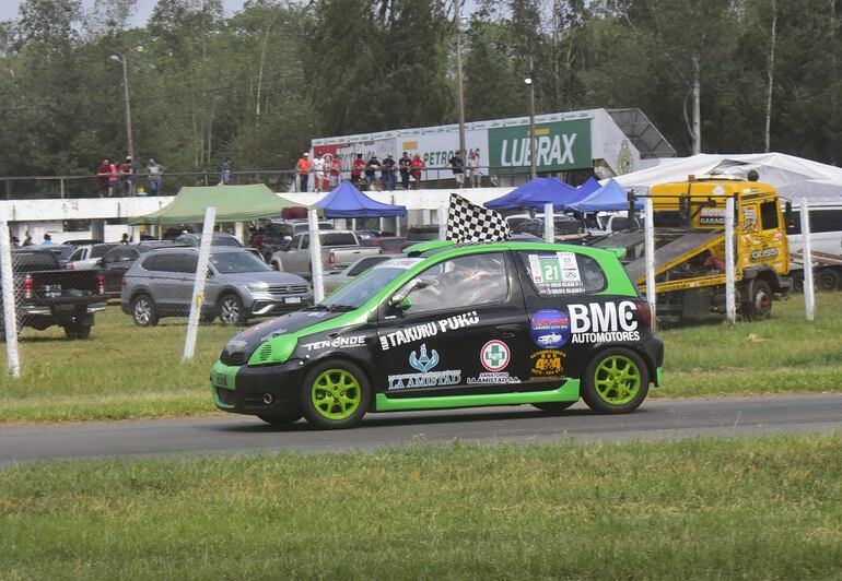 A bordo del Toyota Vitz #21, Carlos y Daniel Villalba fueron los sobresalientes en Marcas ayer.