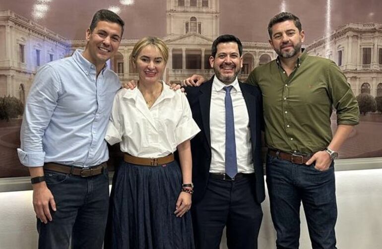 La diputada Virina Villanueva con el presidente Santiago Peña, el vicepresidente Pedro Alliana y el diputado Raúl Latorre.