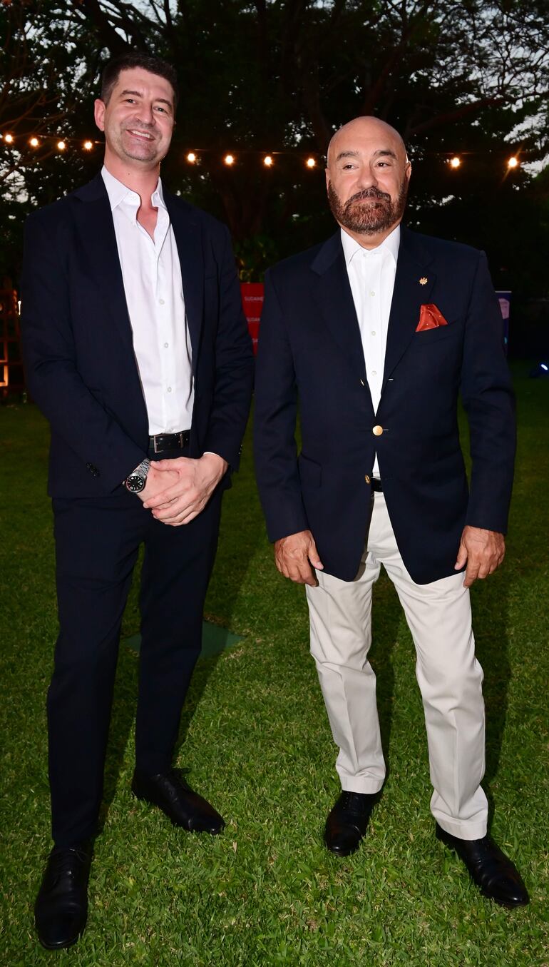 Benoît Libourel, presidente de la Cámara de Comercio Paraguayo Francesa junto a Pierre-Christian Soccoja, embajador de Francia en Paraguay. 