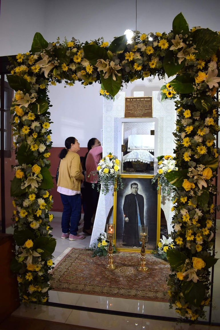 Los restos del Siervo de Dios Julio César Duarte Ortellado, descansan en la parroquia San José.