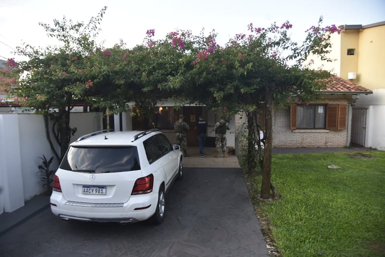 Allanamiento de la Senad en una vivienda de Luque.