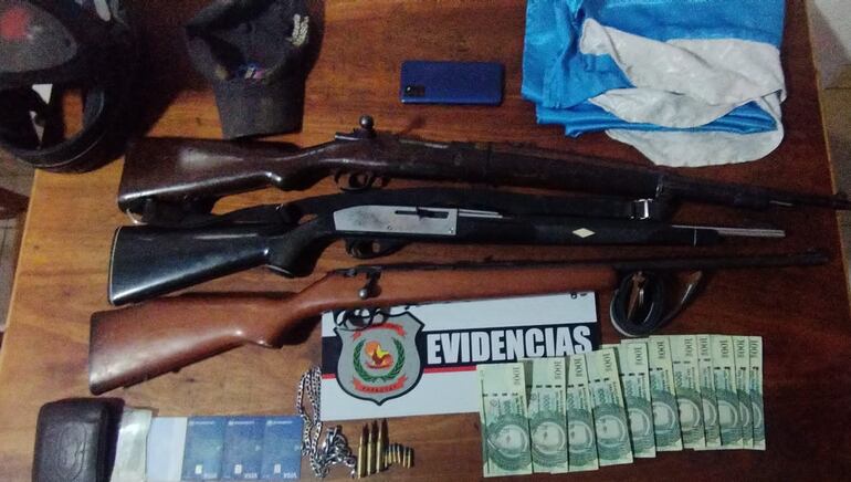 La investigación sigue en curso y la Policía busca determinar el objetivo del transporte del fusil y de los rifles y quién o quiénes serían los dueños, por lo que no descartan que en los próximos días tengan mayores detalles.