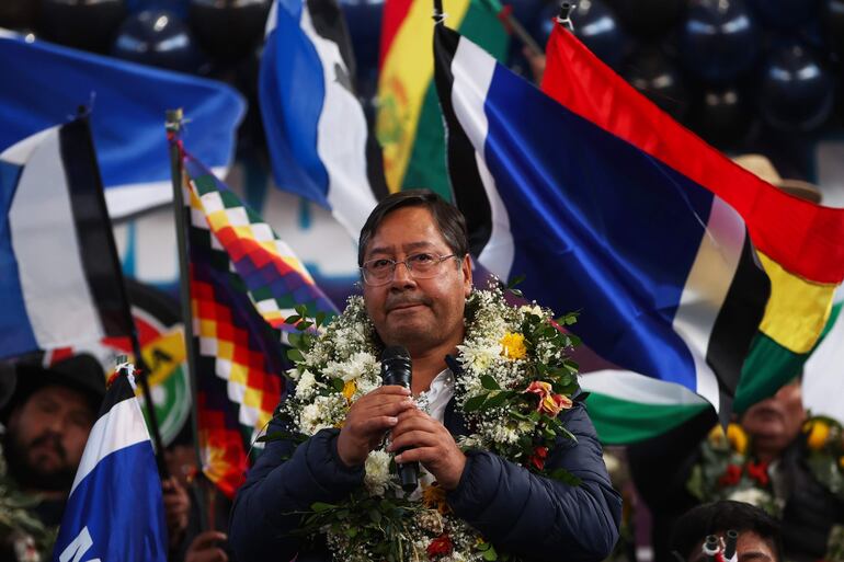 El presidente de Bolivia, Luis Arce, participa en una reunión del Movimiento Al Socialismo (MAS), en El Alto (Bolivia). 