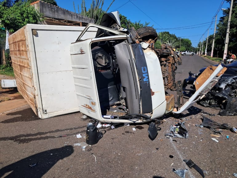 Así quedó el camión que estuvo involucrado en el accidente.