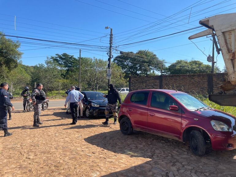 La Policía Nacional detuvo a tres personas, incluyendo a un suboficial, implicados en el robo agravado de un vehículo Toyota Vitz