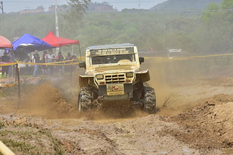 La categoría TT4L quedó en manos de Víctor Villalba y Jorge Silva, al mando de otro Jeep Troller.