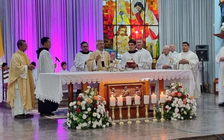 El cardenal, su eminencia, Monseñor Adalberto Martínez, durante la celebración eucarística a San Juan Bautista.