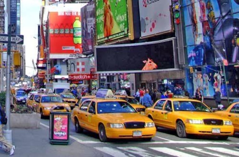 Nueva York quiere implementar la primera tarifa por congestión vehicular de Estados Unidos, pero la medida se enfrenta a una feroz oposición, incluso por parte de los conductores de los famosos taxis amarillos de la ciudad.