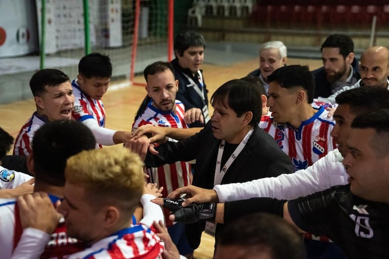 Los jugadores de la selección paraguaya antes del partido frente a Estados Unidos por la segunda fecha de la fase de grupos del Mundial Baja California 2023 de Fútbol de Salón.