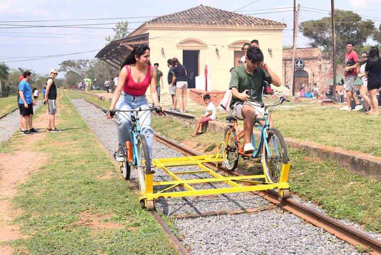 En Aty Guasu Paraguarípe, los visitantes disfrutaron con el bicirriel.