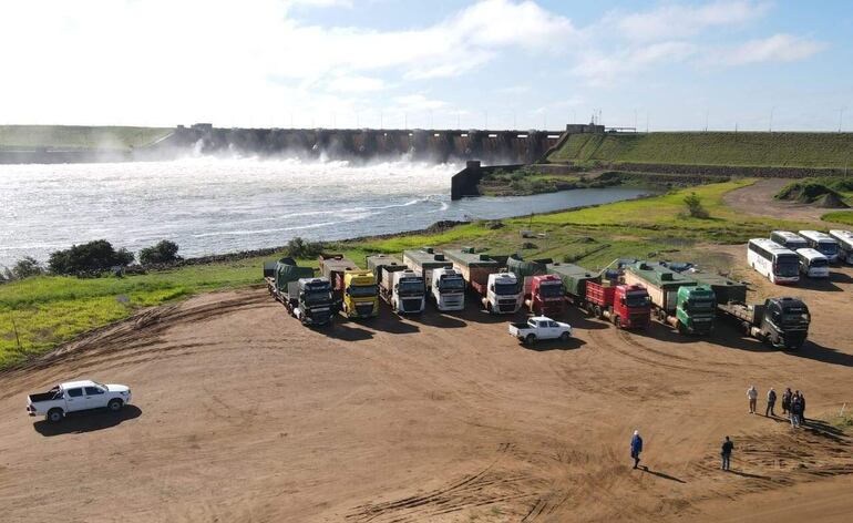 Todas las piezas que llegan forman parte del conjunto de las estructuras fijas de las turbinas y generadores de Aña Cuá.