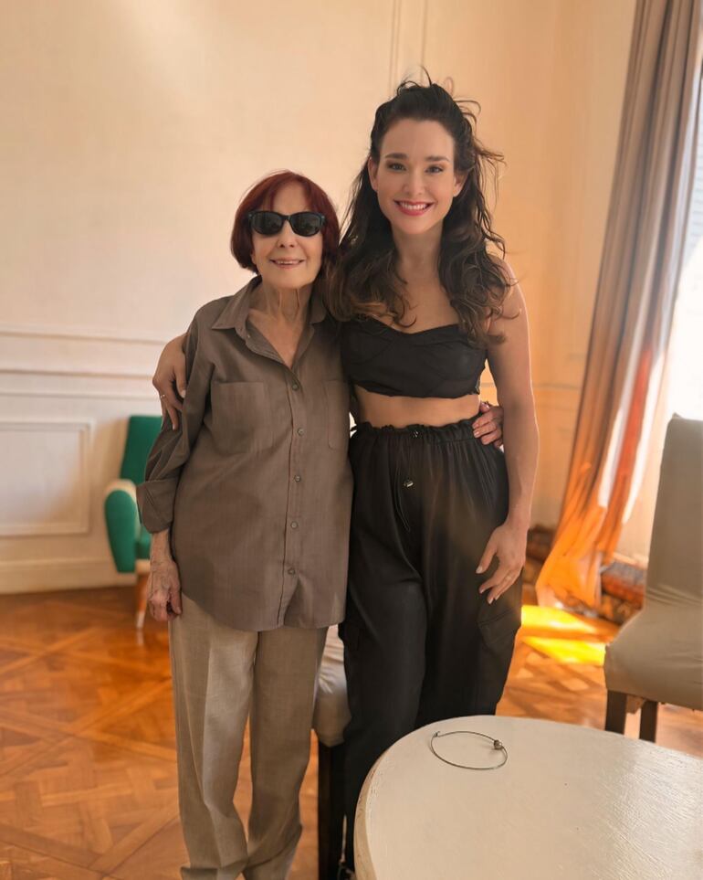 Nuestra compatriota Lali González con la directora teatral Lía Jelin. (Instagram/Lali González)