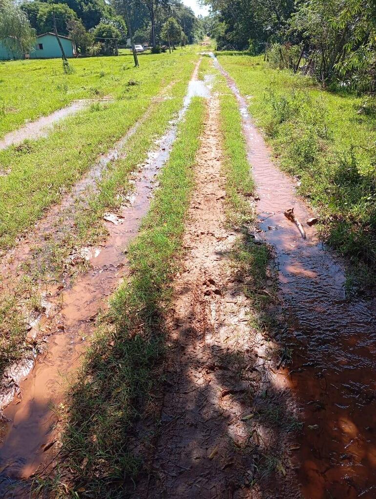 Reclaman construcción de empedrado de siete kilómetros hasta el empalme con la ruta Carapeguá-Nueva Italia.