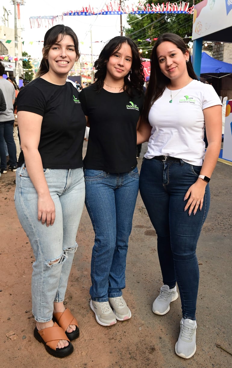 Verónica Martínez, Sofia Ponce De León y Daniela Ponce De León. 