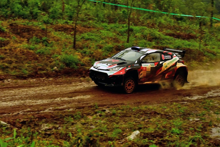 Ale Galanti y Marcelo Toyotoshi, a bordo del Toyota GR Yaris Rally2, lideran el Petrobras Rally del Paraguay, tras la primera etapa.