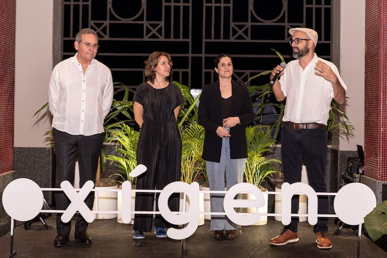 Juan Manuel Corzo, embajador de Colombia en Paraguay, Silvana Nuovo, Adriana Ortiz, ministra de Cultura y Roberto Galeano Monti, durante presentación de Oxígeno Feria de Arte.