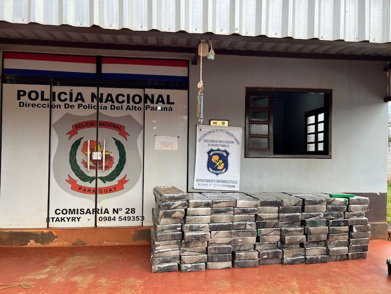 La droga fue llevada en la Comisaría 28ª donde realizaron el pesaje que arrojó 1.136 kilos.