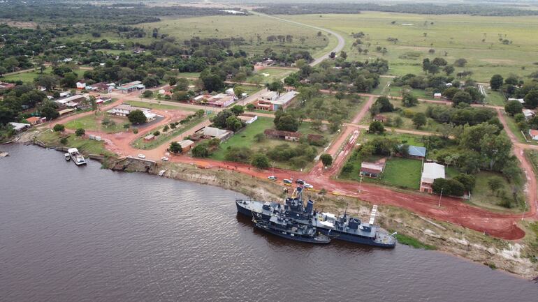 Imágenes del buque Cañonero "Paraguay", hoy en Puerto Rosario, luego de su primer viaje con propulsión propia en 55 años.