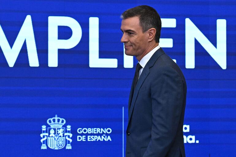 Spain's Prime Minister Pedro Sanchez arrives to hold his annual press conference before the summer break at the Moncloa Palace in Madrid on July 31, 2024. (Photo by JAVIER SORIANO / AFP)