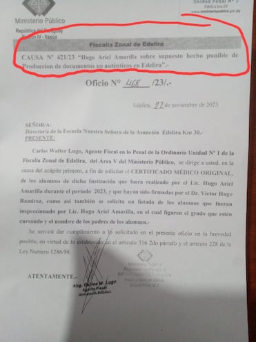 Oficio expedido por el fiscal Walter Lugo a la escuela donde se habría detectado el uso fraudulento de sello y firma de un profesional médico para expedir certificados de aptitud física a estudiantes.