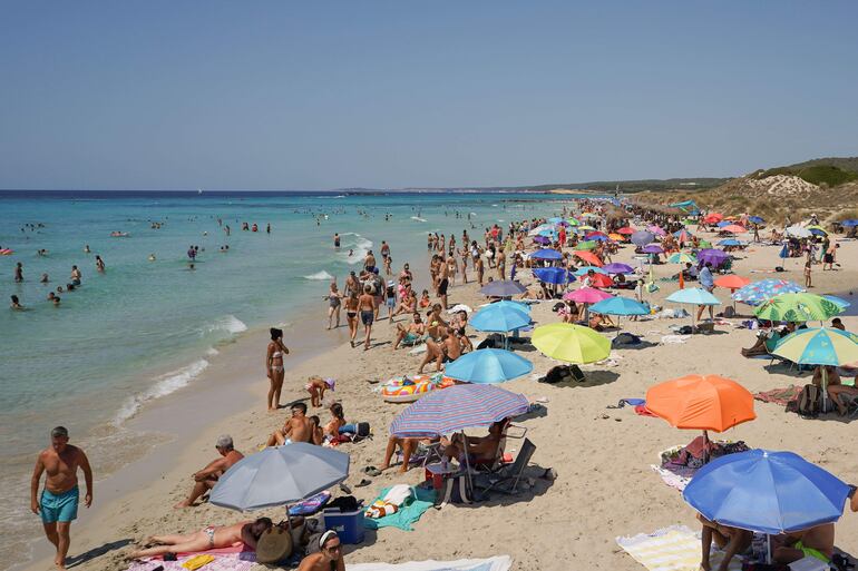 Escuchar música con altavoces en la arena, hacer pis en el mar o guardarte esa caracola que encontraste en la orilla podrían hacer de un tranquilo día de playa un mal recuerdo de las vacaciones que tanto esperabas.