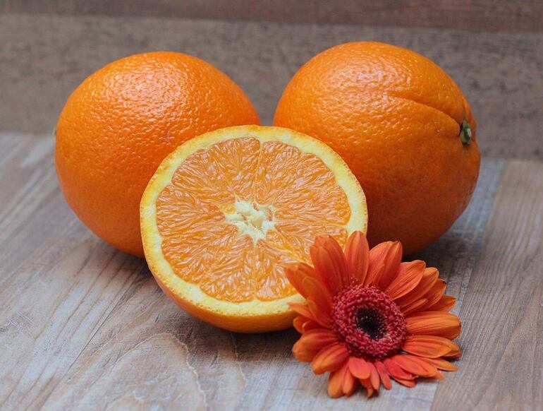 La naranja, la mandarina, el limón y el pomelo son algunos de los cítricos que fortalecen el sistema inmunológico, son fuente importante de vitaminas y minerales y aportan muchos otros beneficios.