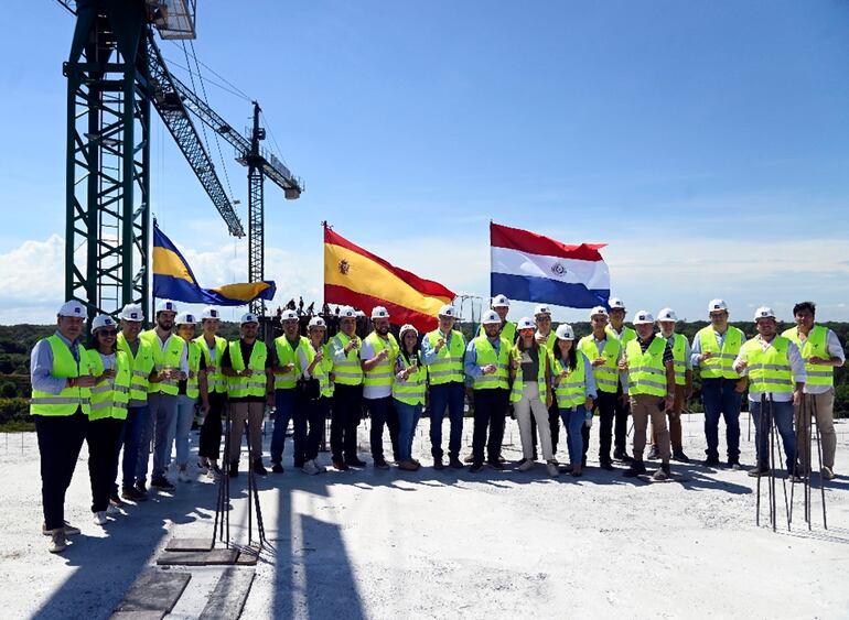 Inversionistas y equipo de directivos de Oga Ciudad Jardín mostraron las obras realizadas en Luque.