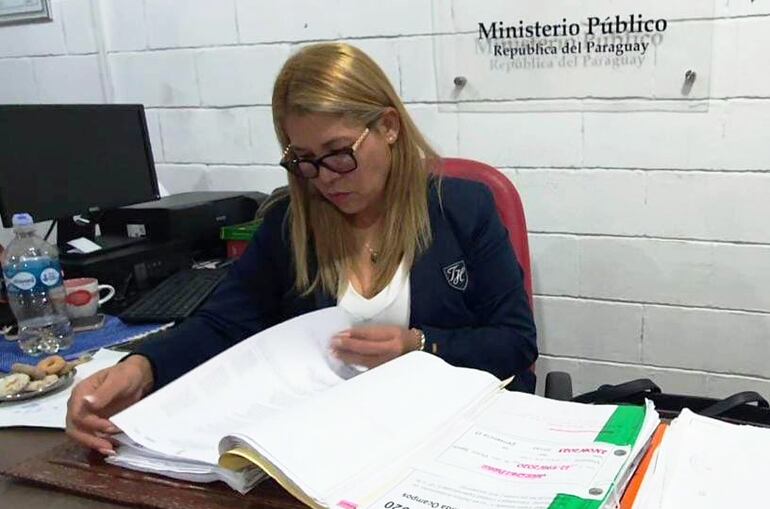 Zunilda Ocampos presentó la imputación contra los cuatro agentes del Departamento de Investigaciones de Alto Paraná.