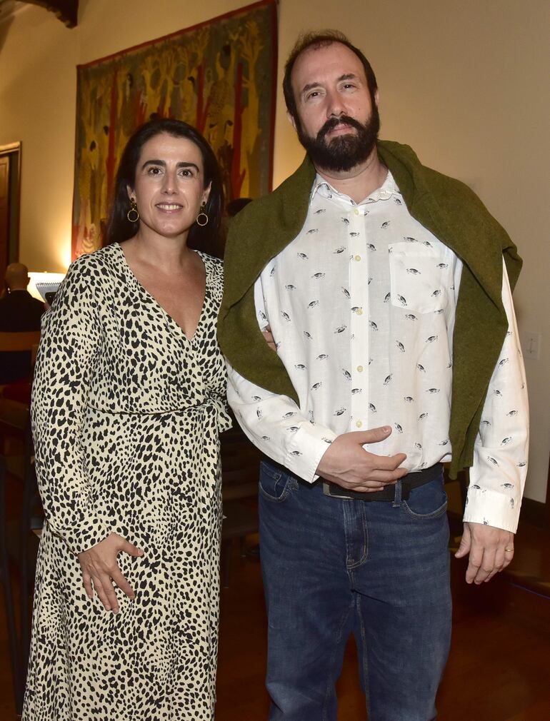 La embajadora de España Carmen Castiella Ruiz de Velasco y Daniel Mojoli.