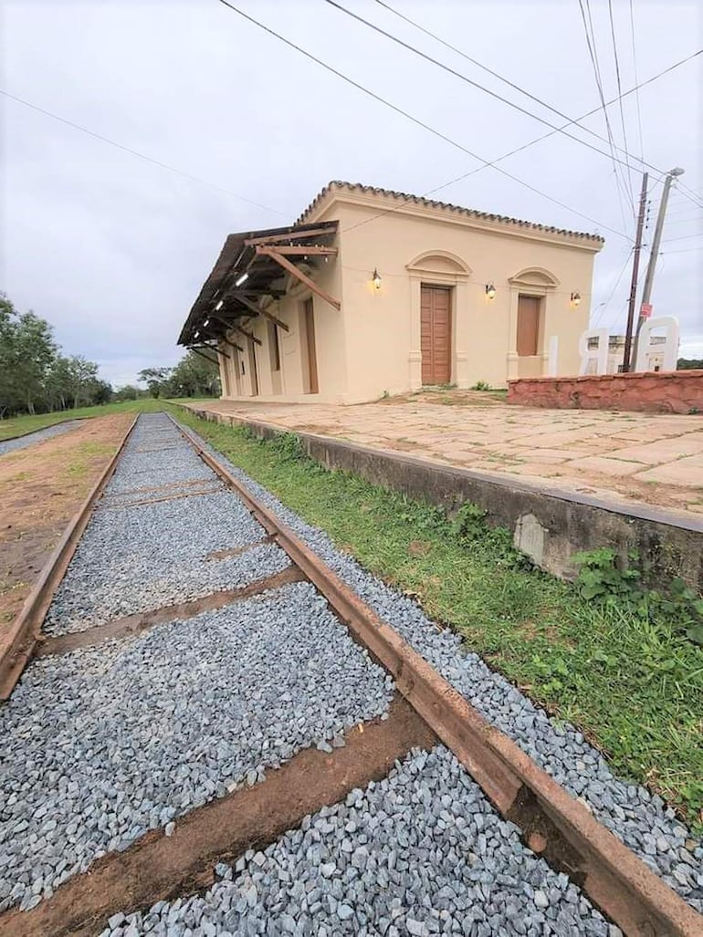 Paraguarí presentó la puesta en valor de la ex estación del ferrocarril.