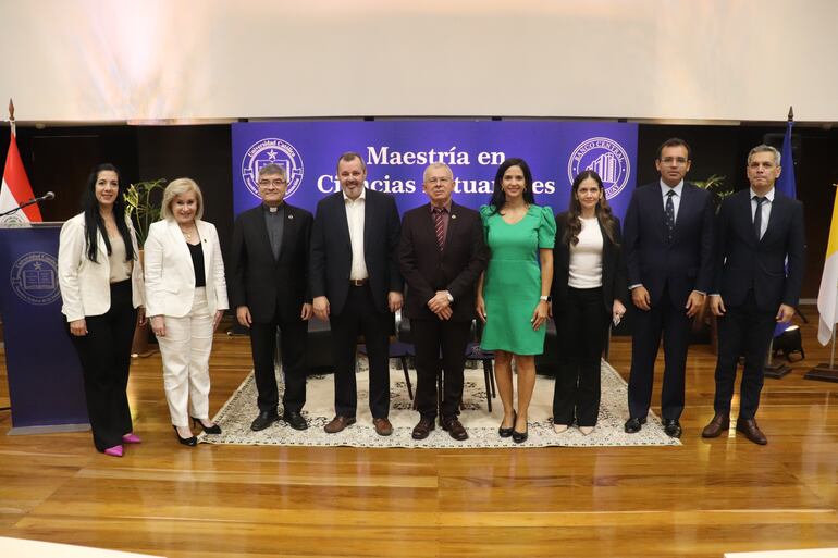 Autoridades académicas y administrativas de la Universidad Católica "Nuestra Señora de la Asunción", junto a representantes del BCP, participaron de la primera jornada de la Maestría en Ciencias Actuariales.