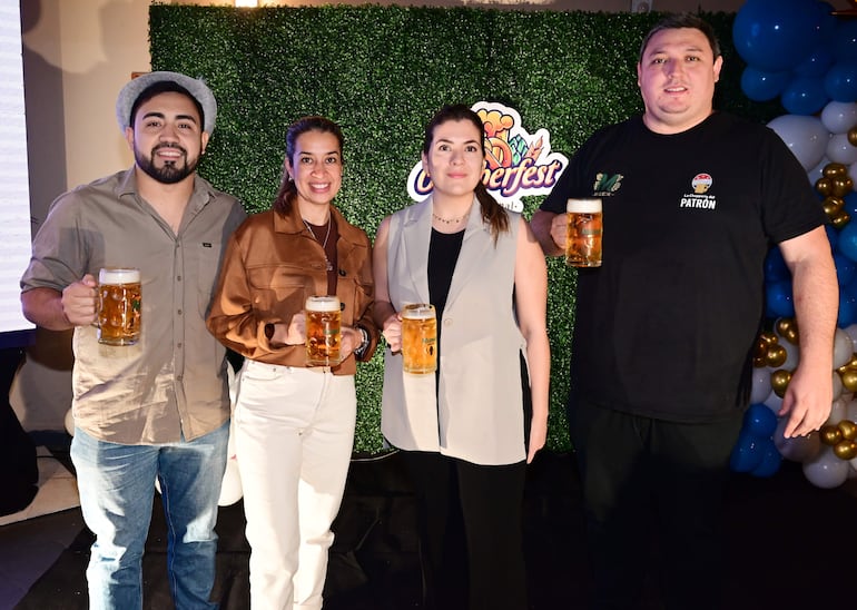 Nelson Cazal, Valeria Bogado, Sophia Sarubbi y Yamil Yambay. 